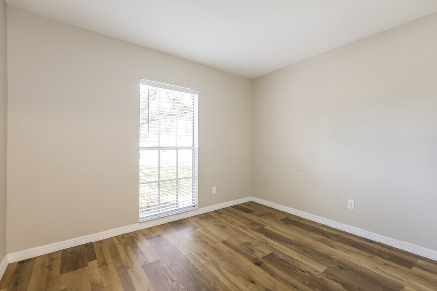 Building Photo - 1687 Palm Leaf Dr