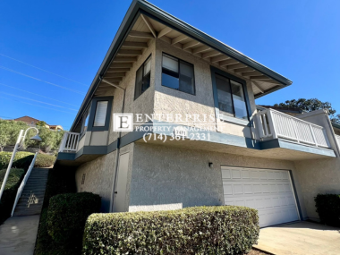 Building Photo - 3BR, 2BA Spacious and Bright Home Offers S...