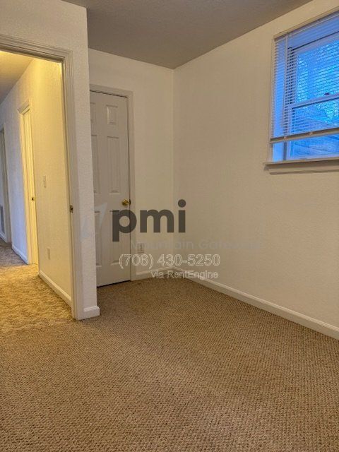 Building Photo - 111 Primrose Dr