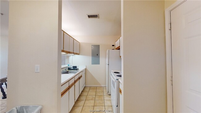 Building Photo - 529 Southwest PKWY Unit 102