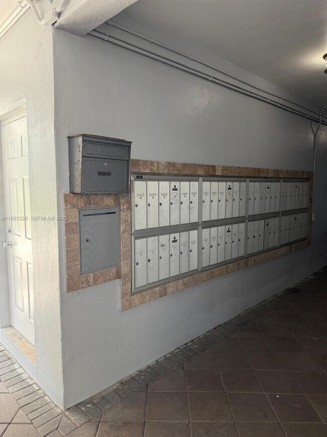 Building Photo - 2200 S Ocean Dr