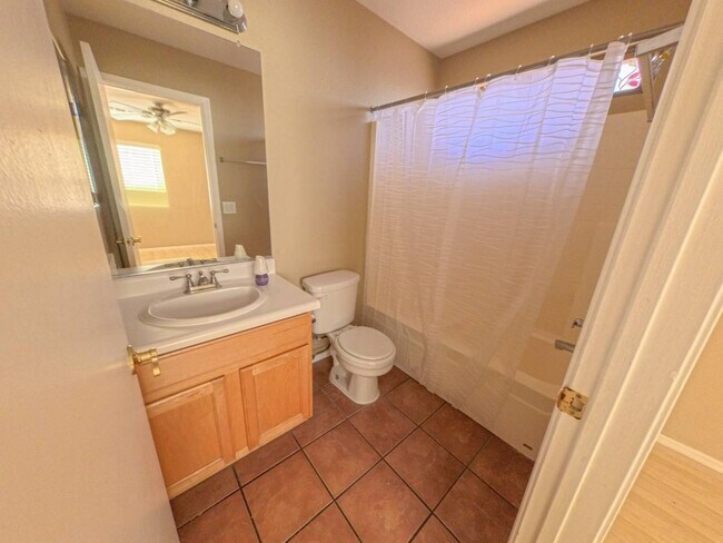 Building Photo - 3913 N 105th Dr