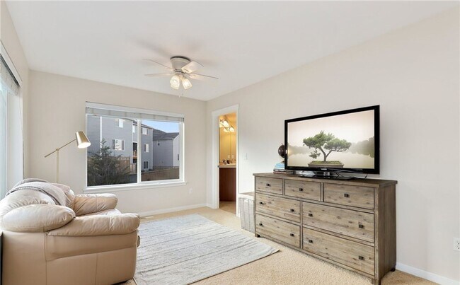 Building Photo - Beautiful large 4 bedroom home in the High...