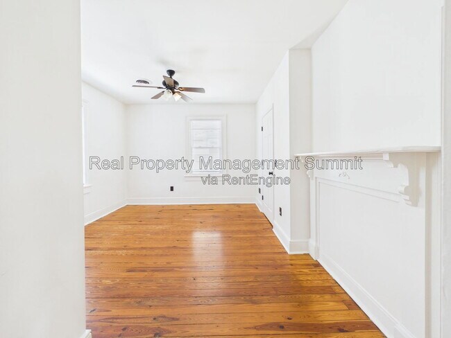 Building Photo - 523 Marquis St