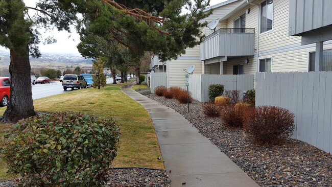 Building Photo - MOVE IN SPECIAL, 1/2 OFF 1ST MONTH RENT FO...