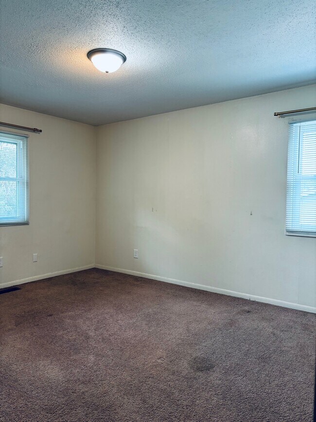 Building Photo - 935 Herold Ave