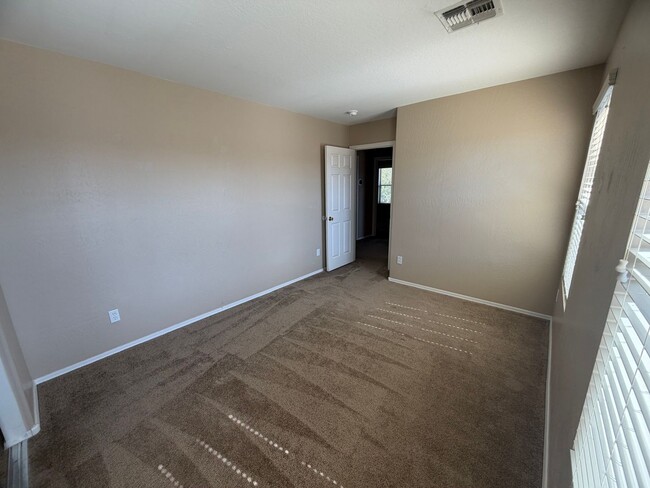 Building Photo - Beautiful Surprise Home with large loft and extra living room space