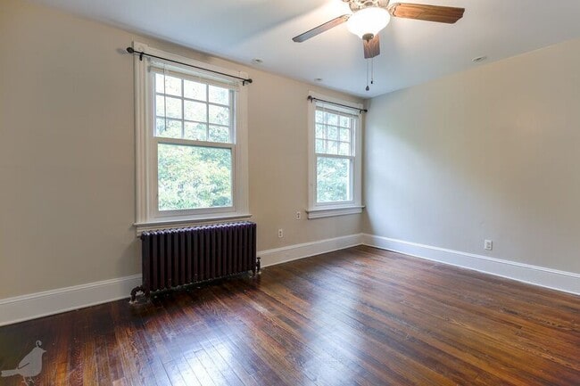 Building Photo - 337 14th St NE