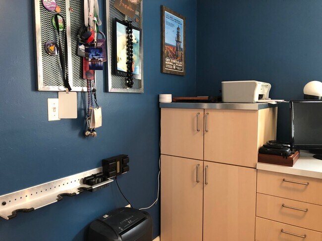 Building Photo - 112 Rowe St