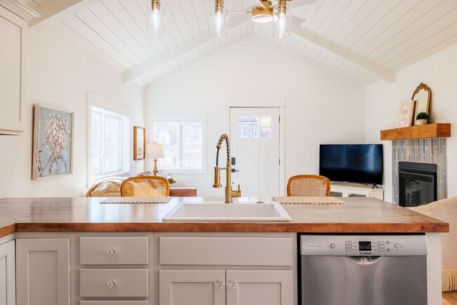 Building Photo - Beautifully remodeled bungalow