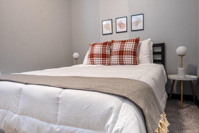 Building Photo - 2301 Ingersoll Ave