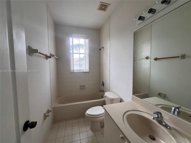 Building Photo - 2728 SE 17th Ave