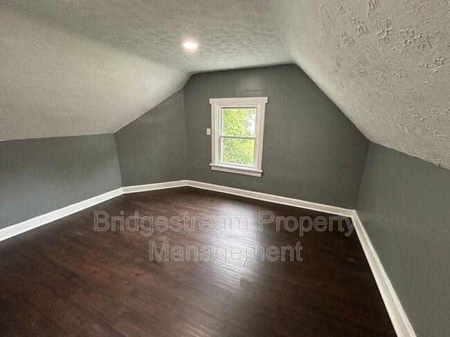 Building Photo - 33 S Torrence St