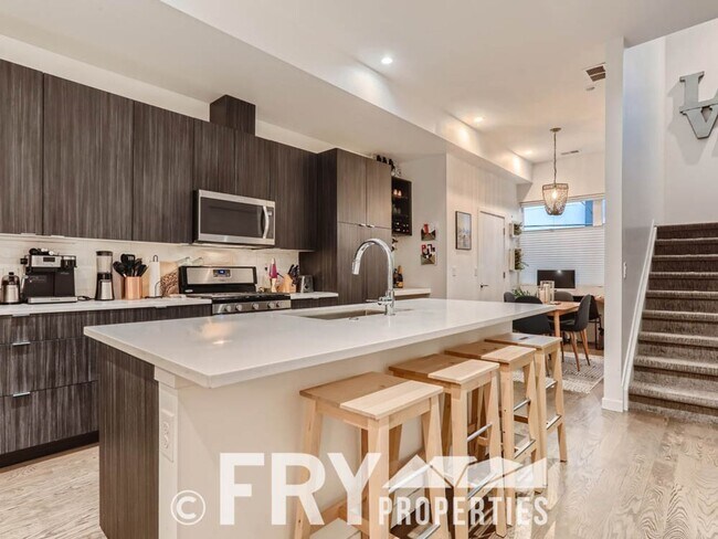 Building Photo - Beautiful townhome in the Sloans Lake Neighborhood.