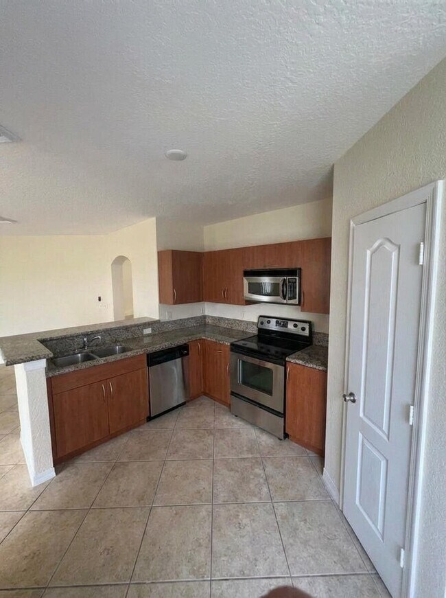 Building Photo - 136 SW Peacock Blvd