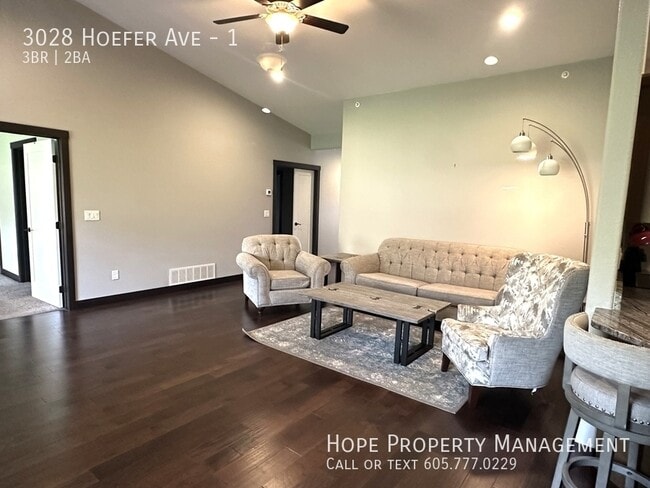 Building Photo - 3028 Hoefer Ave
