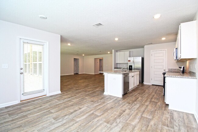 Building Photo - Spacious 4-Bed, 2-Bath East Milton Home with 2-Car Garage, Open-Concept Kitchen, Primary Suite, F...