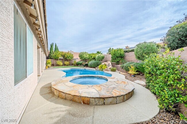 Building Photo - 921 San Bruno Ave