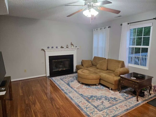 Building Photo - 4497 Village Park Dr W