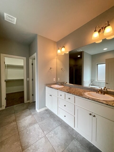 Building Photo - 2903 SW Briar Creek Ave