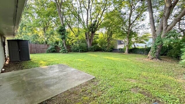 Building Photo - EAST SIDE 3 BEDROOM/1.5 BATH HOME AVAILABLE NOW!