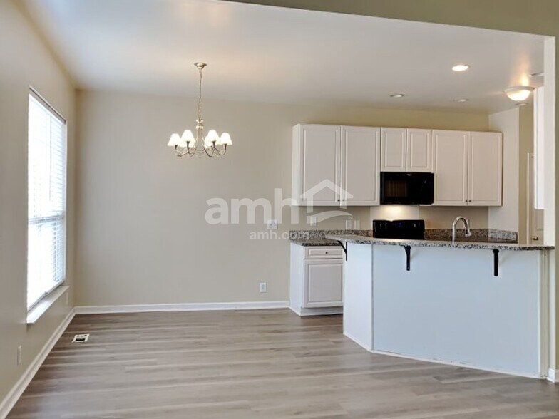 Building Photo - 2365 Edencrest Dr