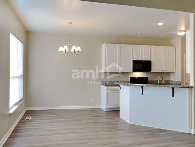 Building Photo - 2365 Edencrest Dr