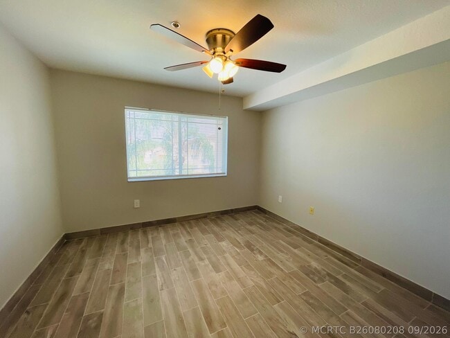 Building Photo - 161 SW Palm Dr