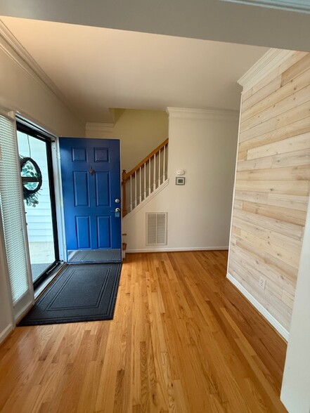 Building Photo - 5 Top Ridge Ct