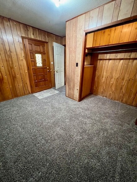 Three Bedrooms - New Carpet - 1631 E 8th St N