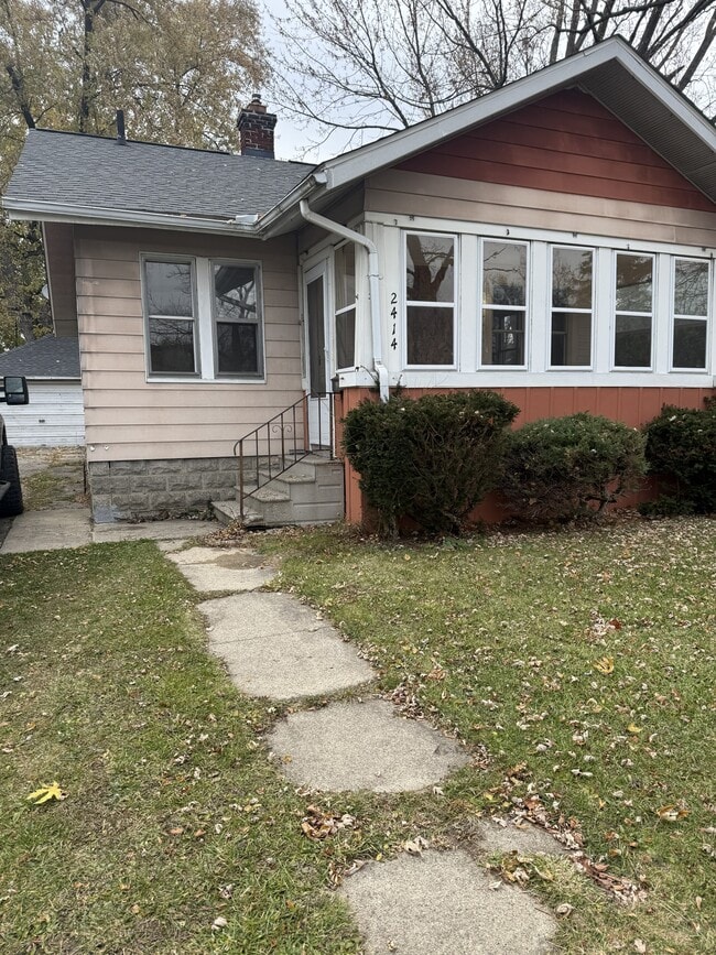 Building Photo - 2414 Mallery St