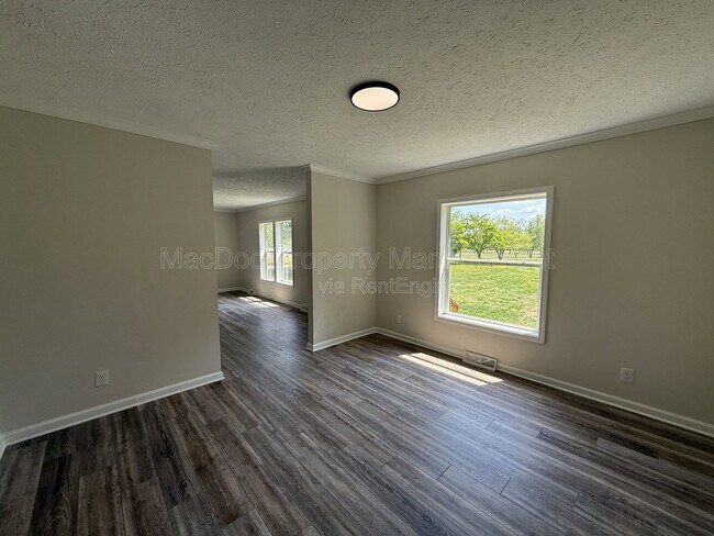 Building Photo - 10504 Benchmark Rd