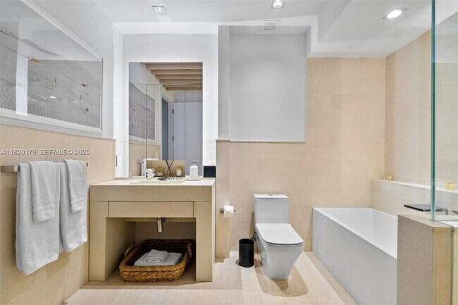 Building Photo - 102 24th St