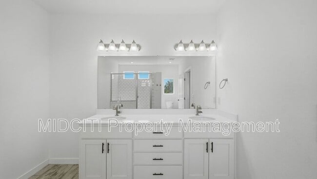 Building Photo - 893 E Mather St