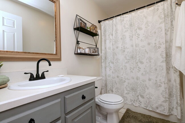 Building Photo - 28 Edgewood Ave