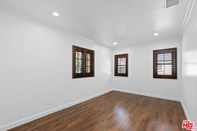 Building Photo - 664 S Highland Ave