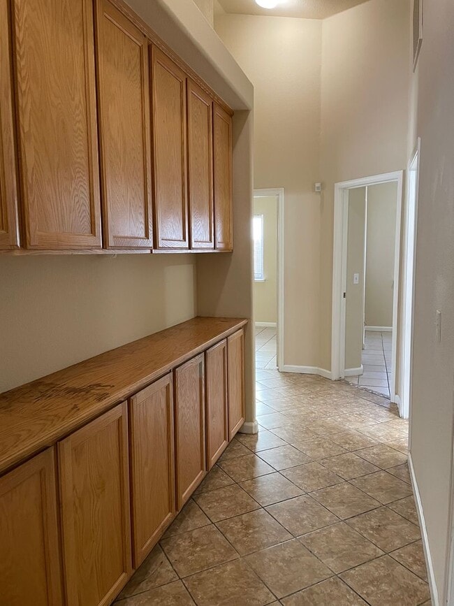 Building Photo - Available Now! Stunning 4 Bedroom, 3 Bathr...