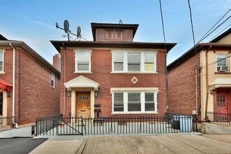 Building Photo - 711 Grand Ave