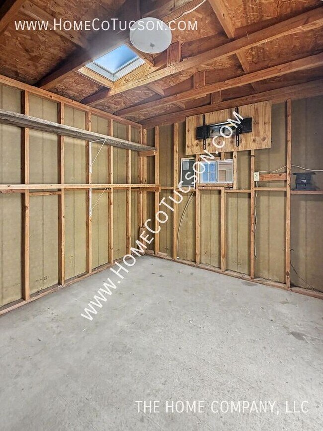 Building Photo - 1430 E Iowa Dr