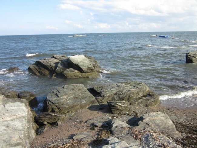 Building Photo - 181 Kings Hwy