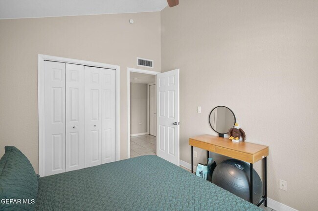 Building Photo - 6052 Bandolero Dr