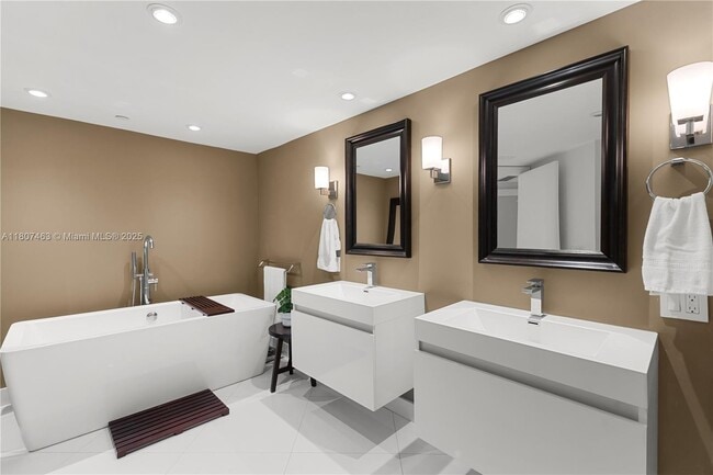 Building Photo - 3640 Yacht Club Dr