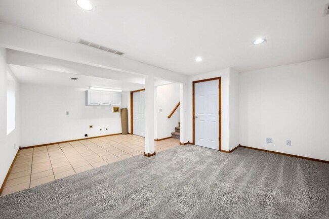 Building Photo - 749 Peregrine Run