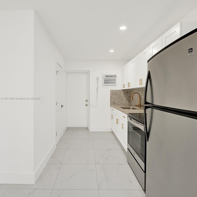 Building Photo - 5807 SW 25th St