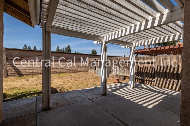 Building Photo - 3 Bedroom/2 Bath Home in the Southwest - $2195 Per Month!