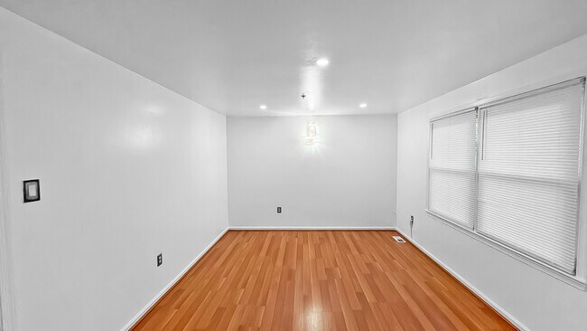 Building Photo - 2302 Old Fort Hills Dr