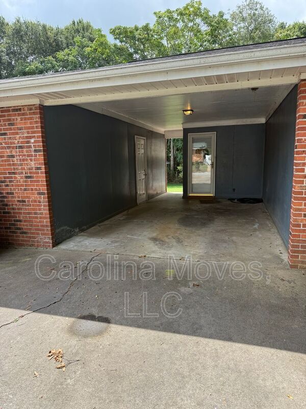 Building Photo - 107 Bismark Dr