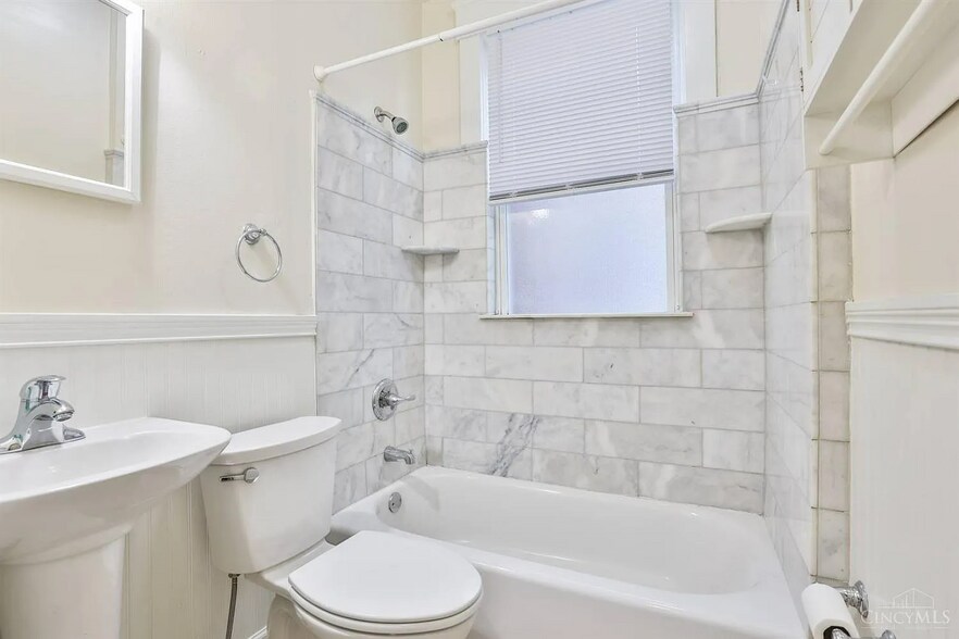 Building Photo - 2911 Robertson Ave