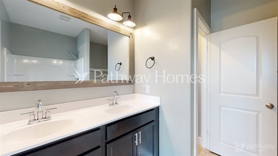 Building Photo - 30995 W Whitton Ave