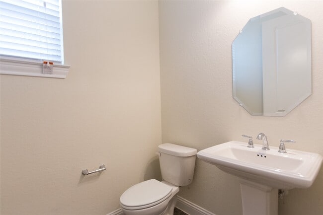 Building Photo - 7402 Kearney Hill Ln